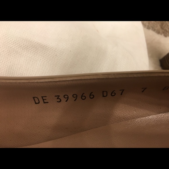 Salvatore Ferragaamo light gold size 7b shoes - Picture 6 of 7